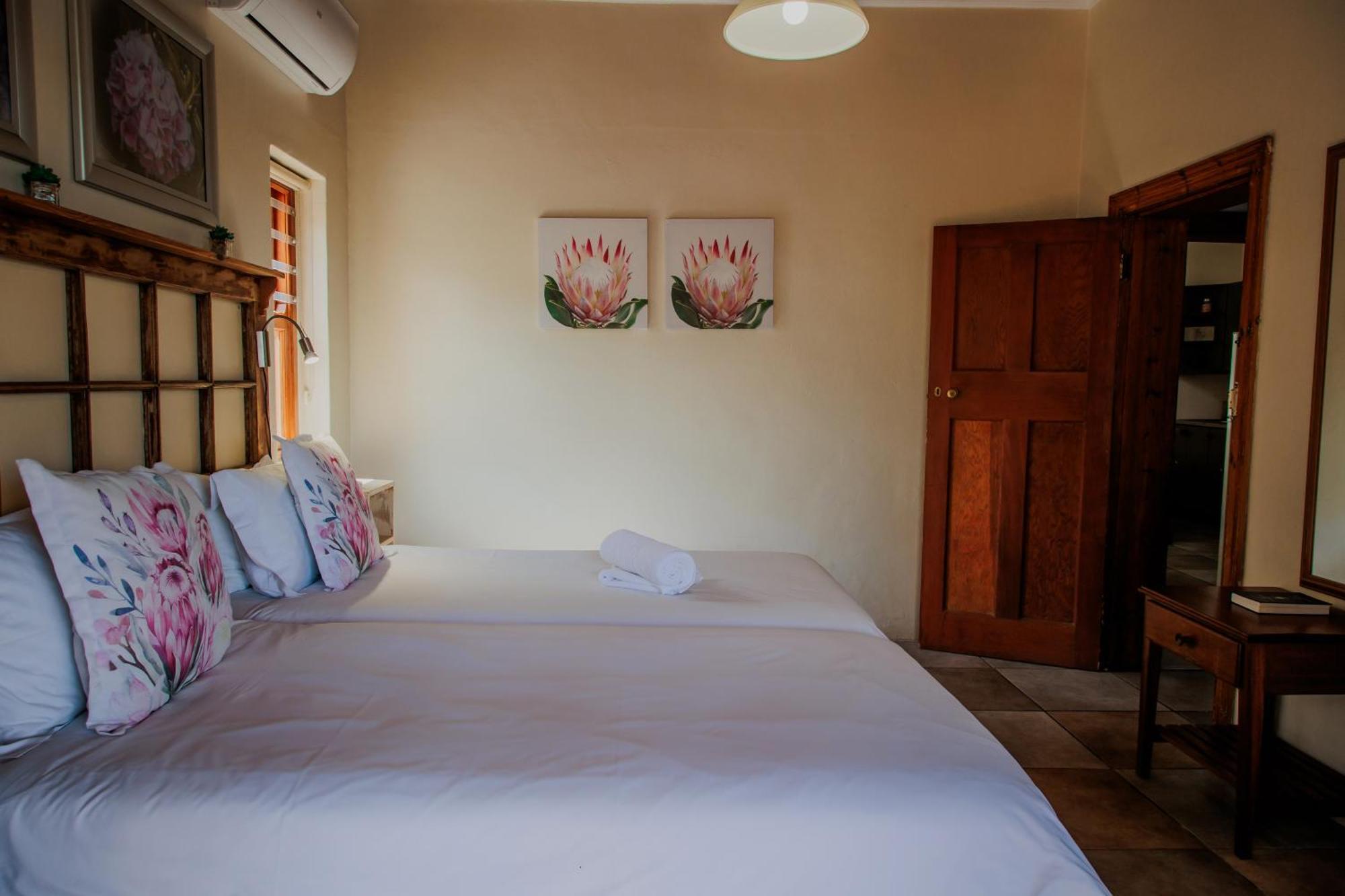 Aan De Heuvel Self-Catering Cottages Swellendam Exterior photo